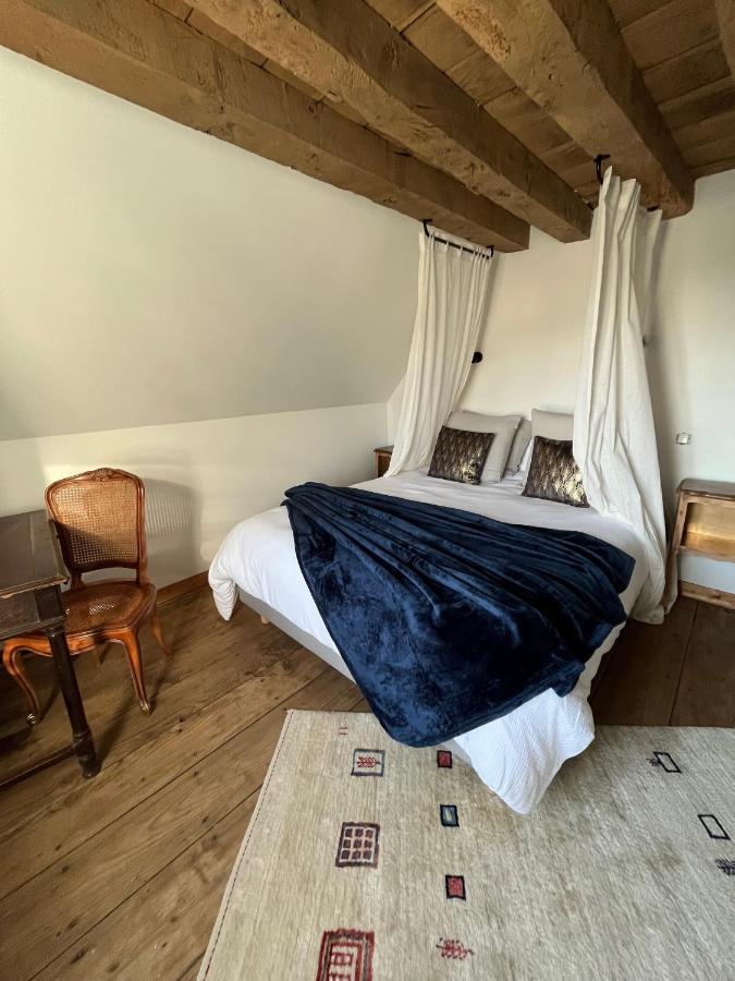 Mercier De Montigny - Les Chambres Du Beffroi - Spa Et Massage Fougères Exterior foto